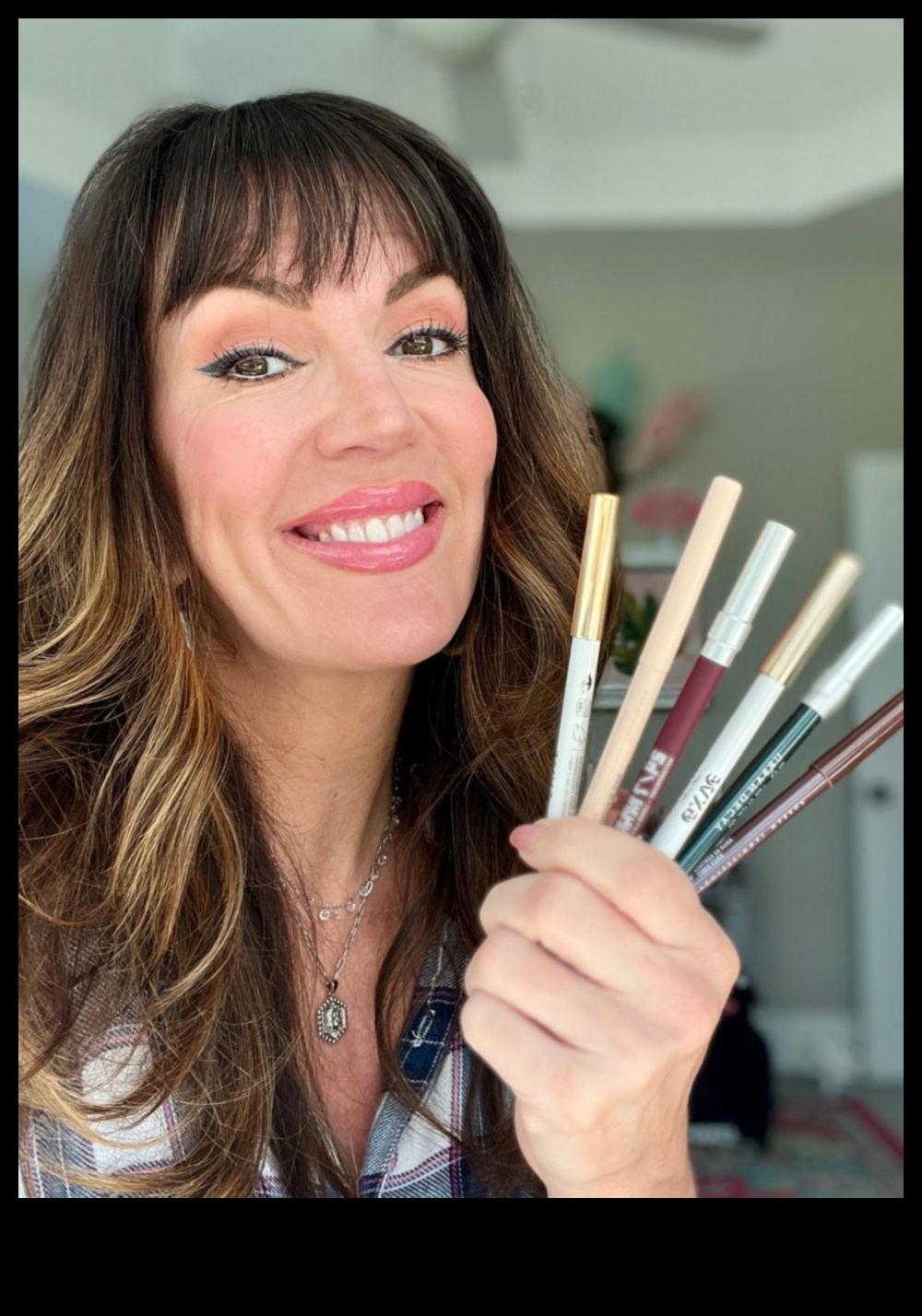 Acu zīmulis un novecošana: kā uzlabot nobriedušas acis, izmantojot pareizos paņēmienus