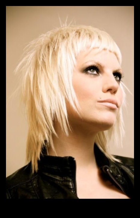 Rokeru elegantās blondīnes: aizraujošas frizūras drosmīgajiem un drosmīgākajiem