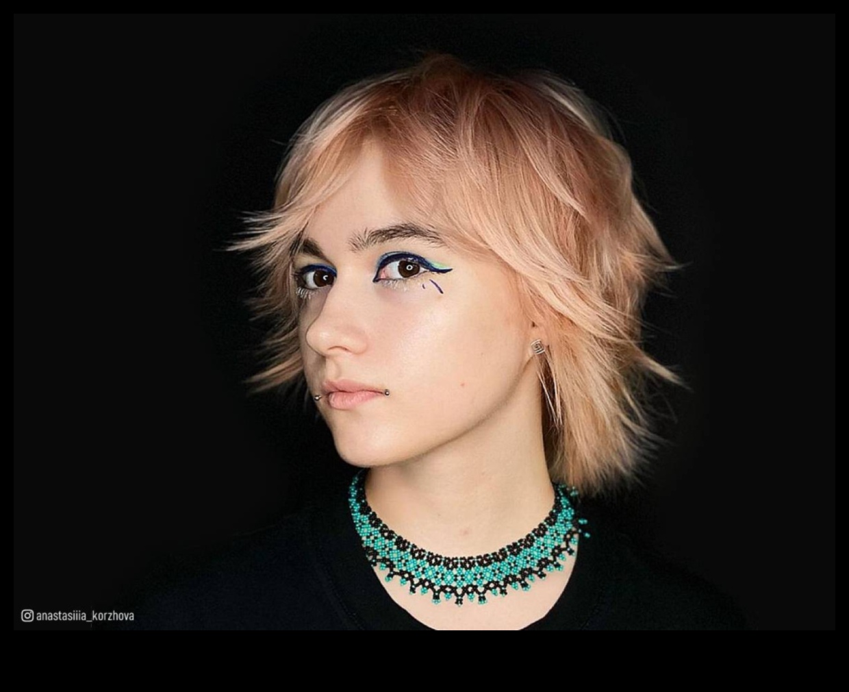 Rokeru elegantās blondīnes: aizraujošas frizūras drosmīgajiem un drosmīgākajiem