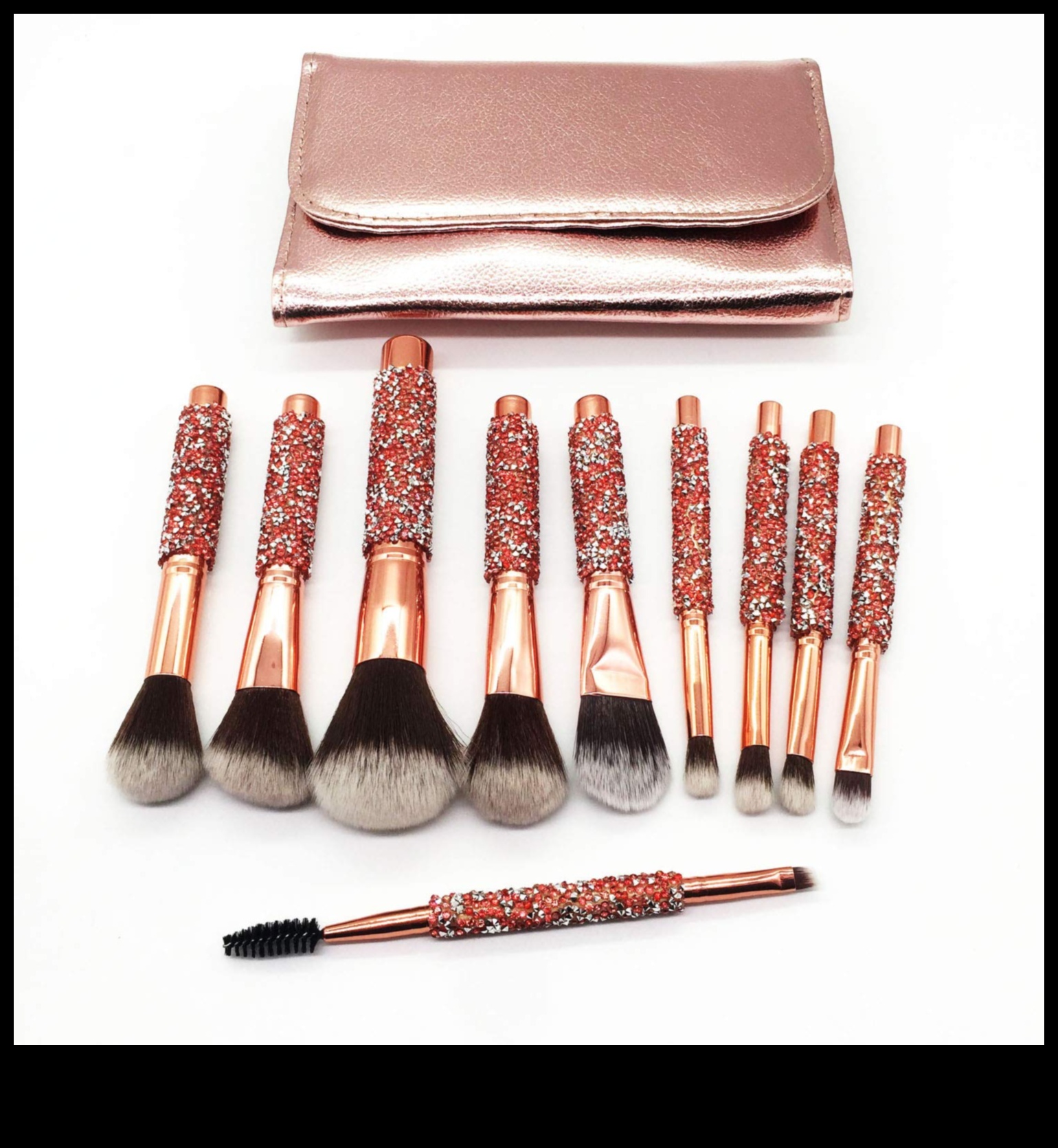 Krāšņi dārgakmeņi: dārgakmeņiem inkrustētu grima rīku izpēte greznības cienītājiem