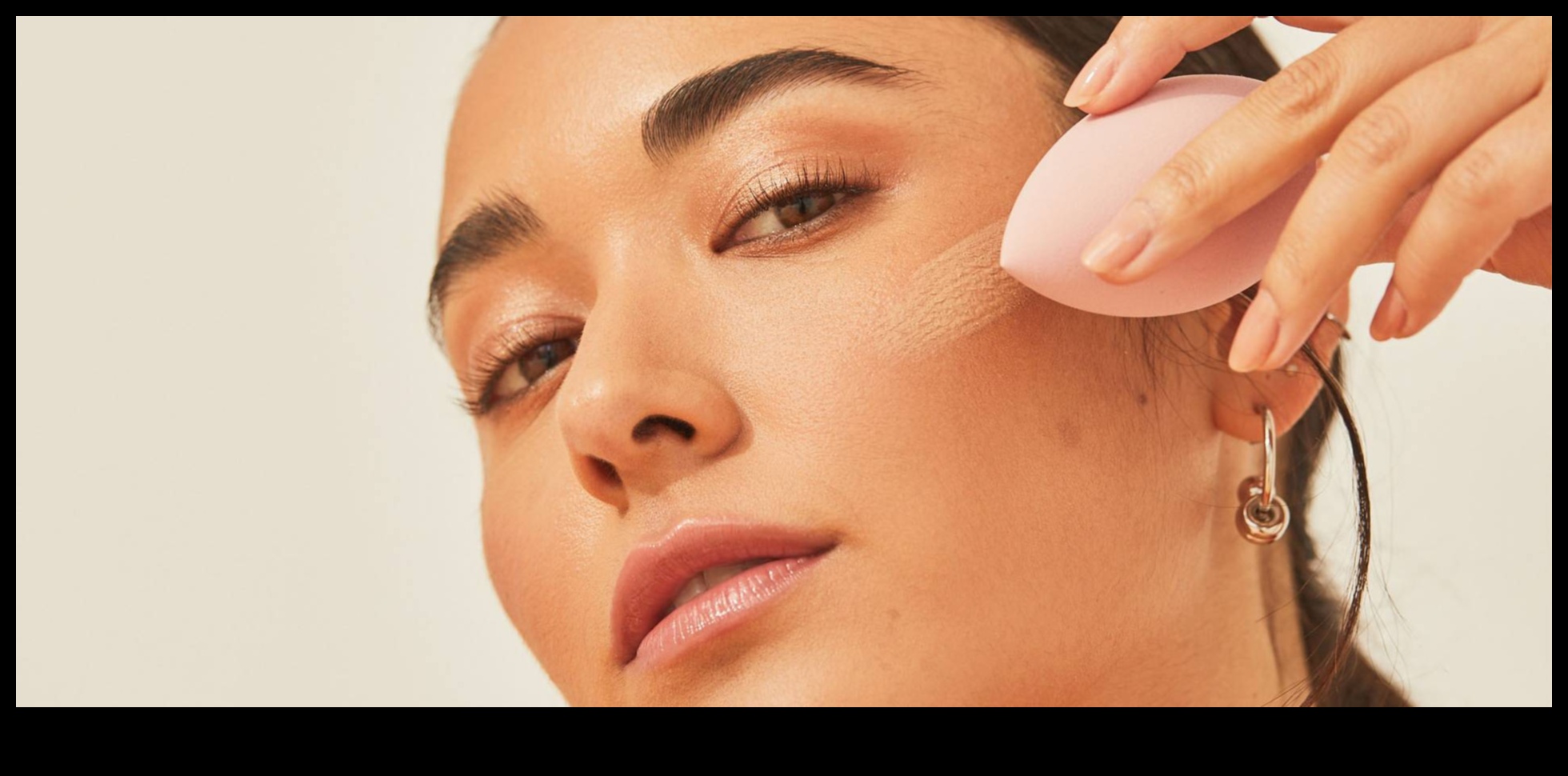 Ikdienas grims sausai ādai: padomi mitrinātam un veselīgam izskatam