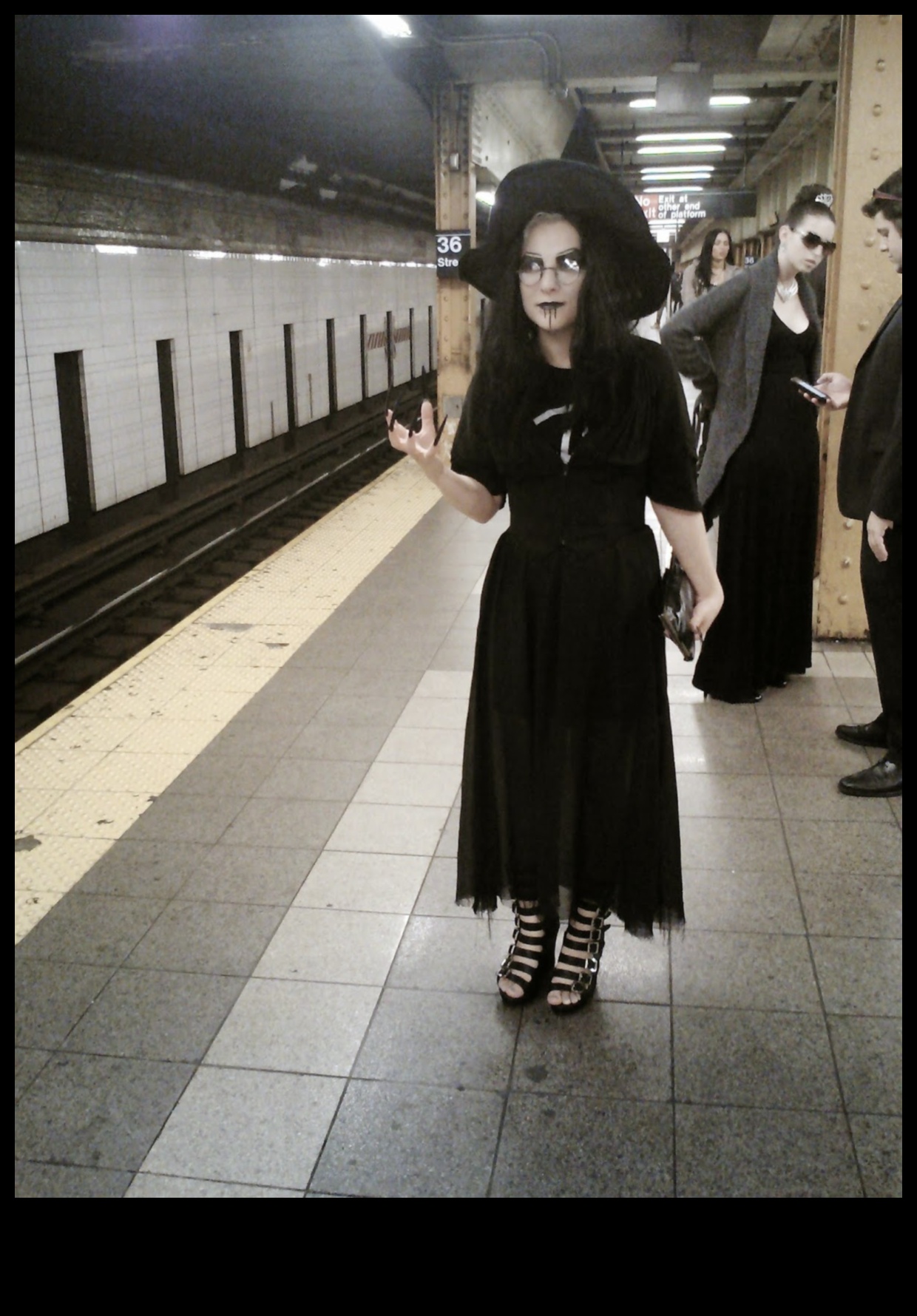 DIY apģērbi un aksesuāri, iedvesmojoties no gotikas modes