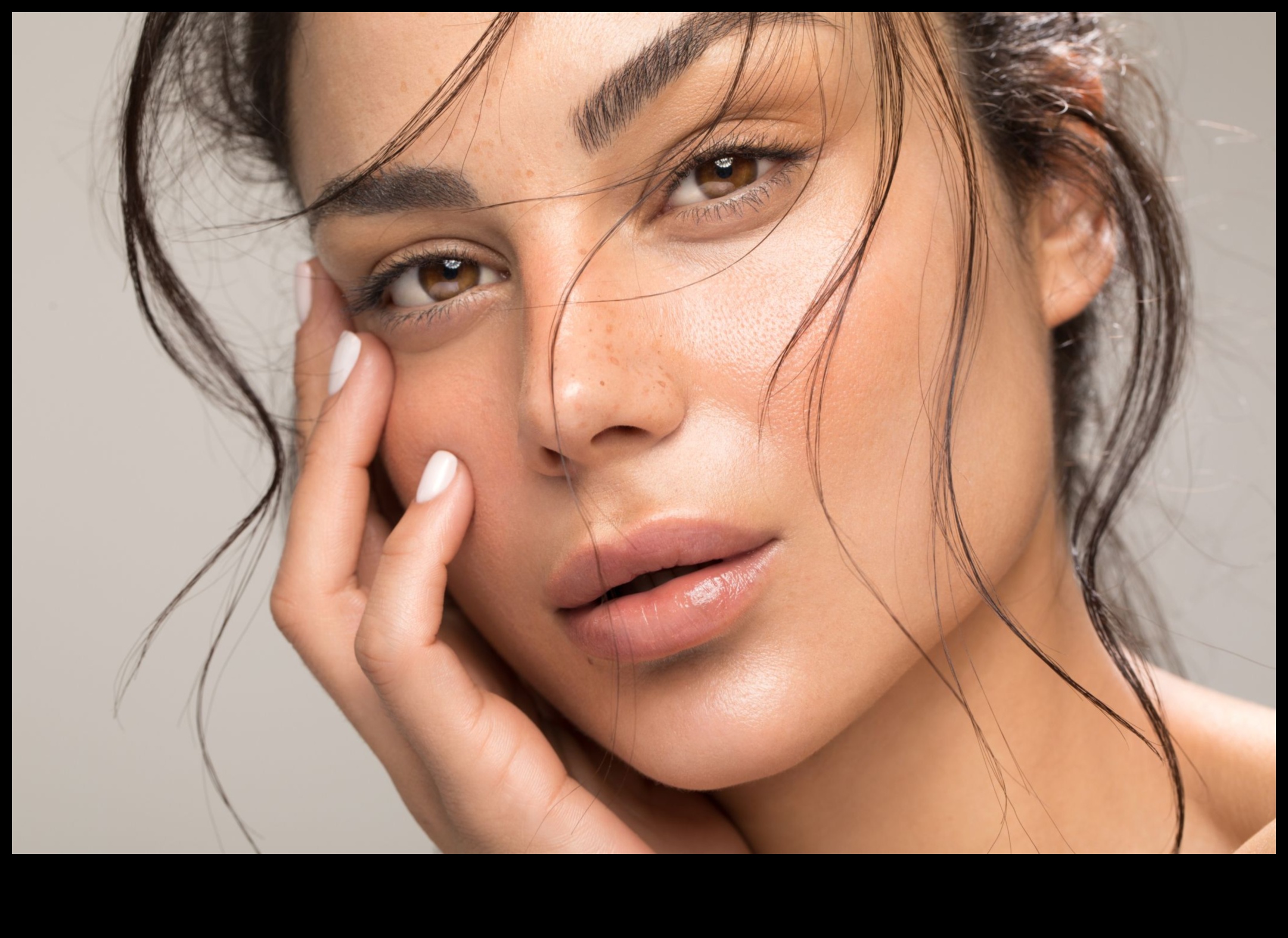 Ikdienas grims āra aktivitātēm: saules skūpstīta skaistuma padomi