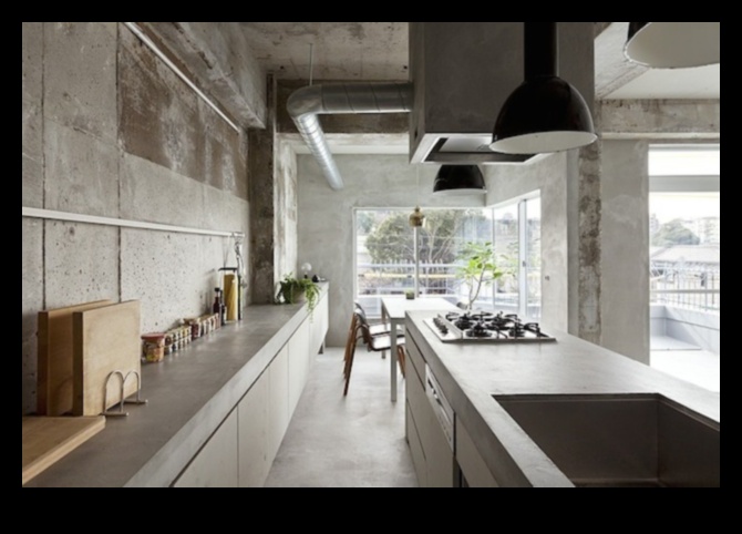 Kā izmantot betonu industriālajā elegantajā virtuves dizainā, lai iegūtu mūsdienīgu pieskārienu?