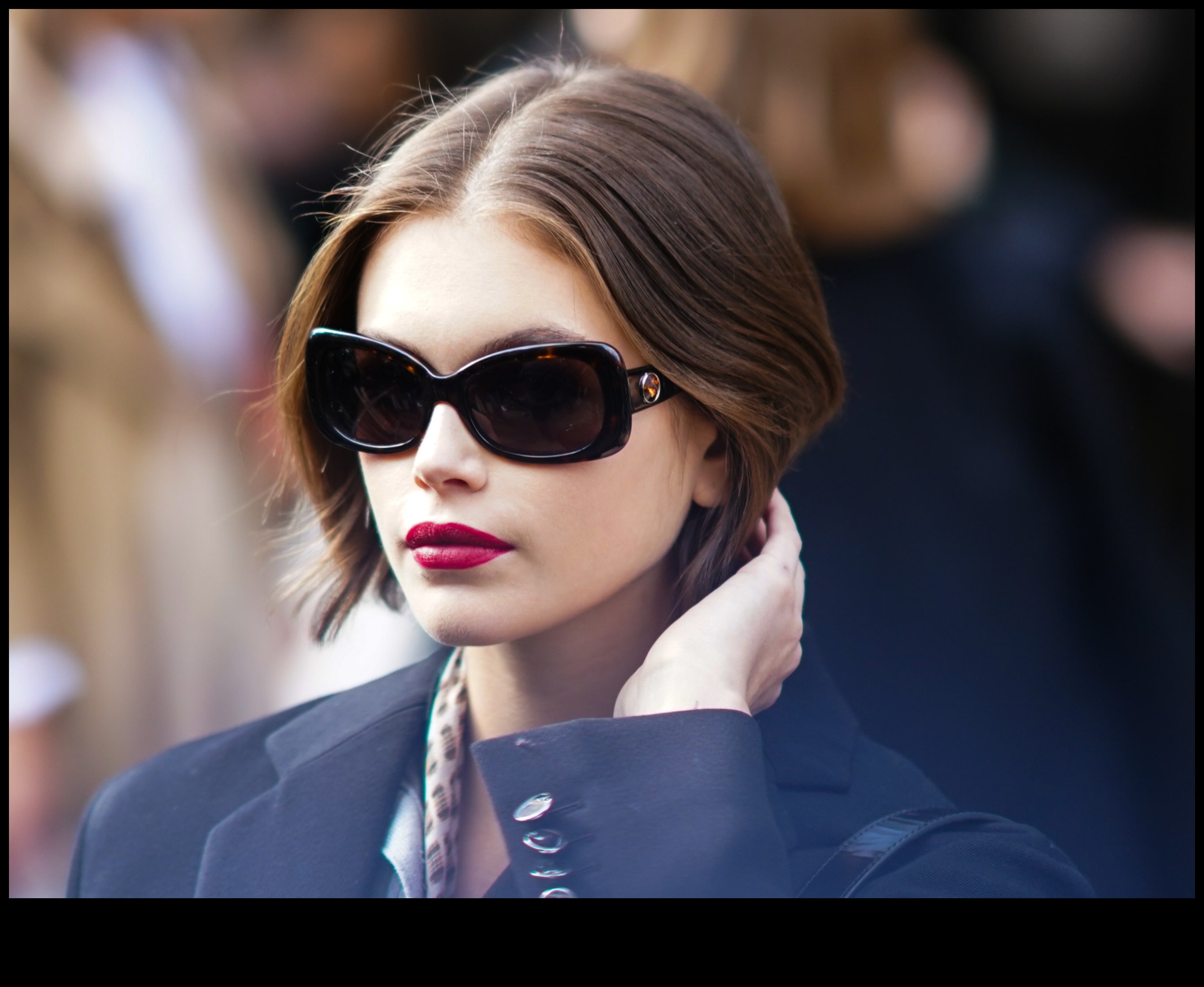 Jaukas un elegantas: īsas frizūras rotaļīgai noskaņai