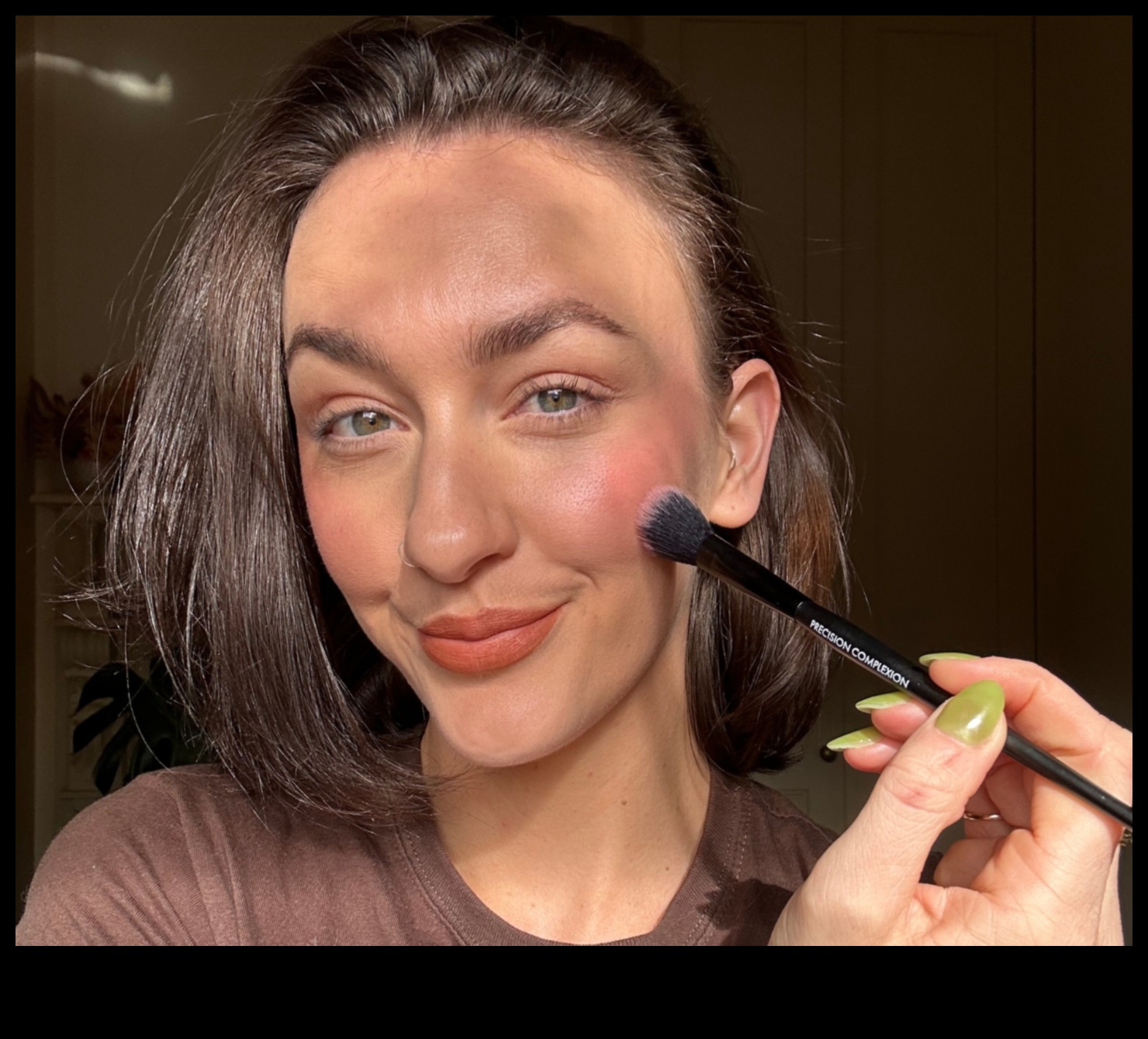 DIY skropstu tušu revolūcija: atbrīvojiet savu radošumu grima veidošanā