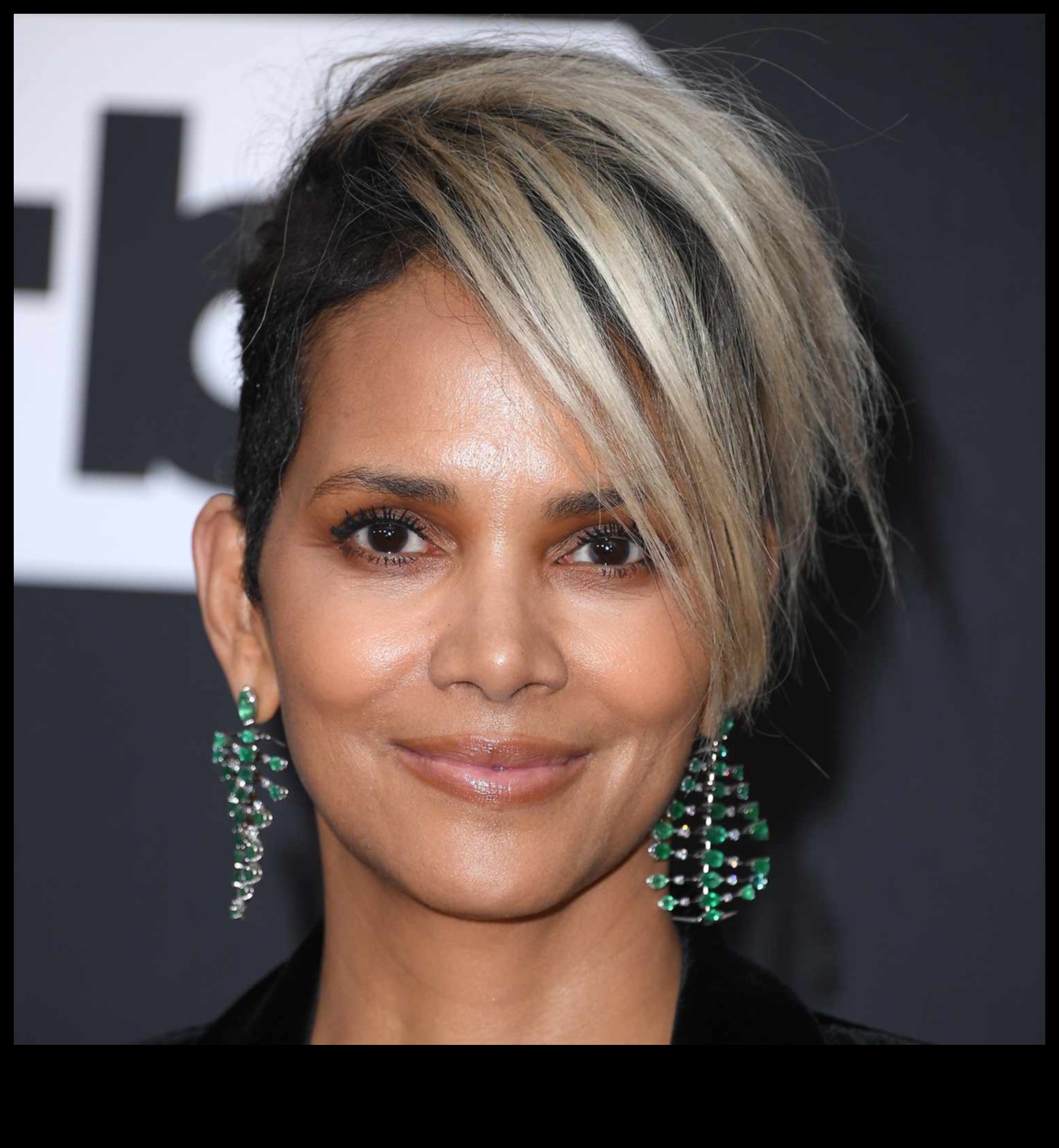 Elegance bez piepūles: ieveidojiet īsus matus ikdienas apbrīnošanai