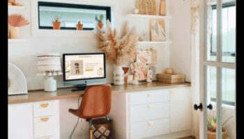 Kā es varu iegūt Bohēmijas biroja dekoru ar krāsainiem Boho galda piederumiem?