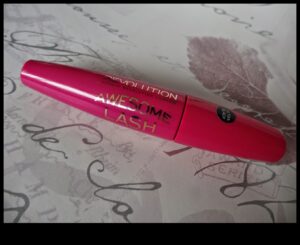 DIY skropstu tušu revolūcija: atbrīvojiet savu radošumu grima veidošanā