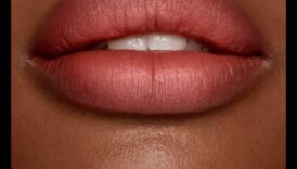 Atkailinātu lūpu valdzinājums: dabiskā lūpu grima vienkāršības izpēte